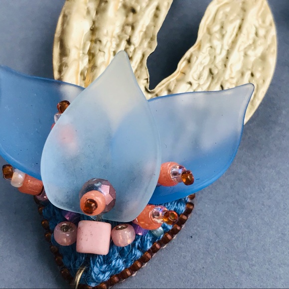 Earrings with floral pendant - Picture 5 of 17